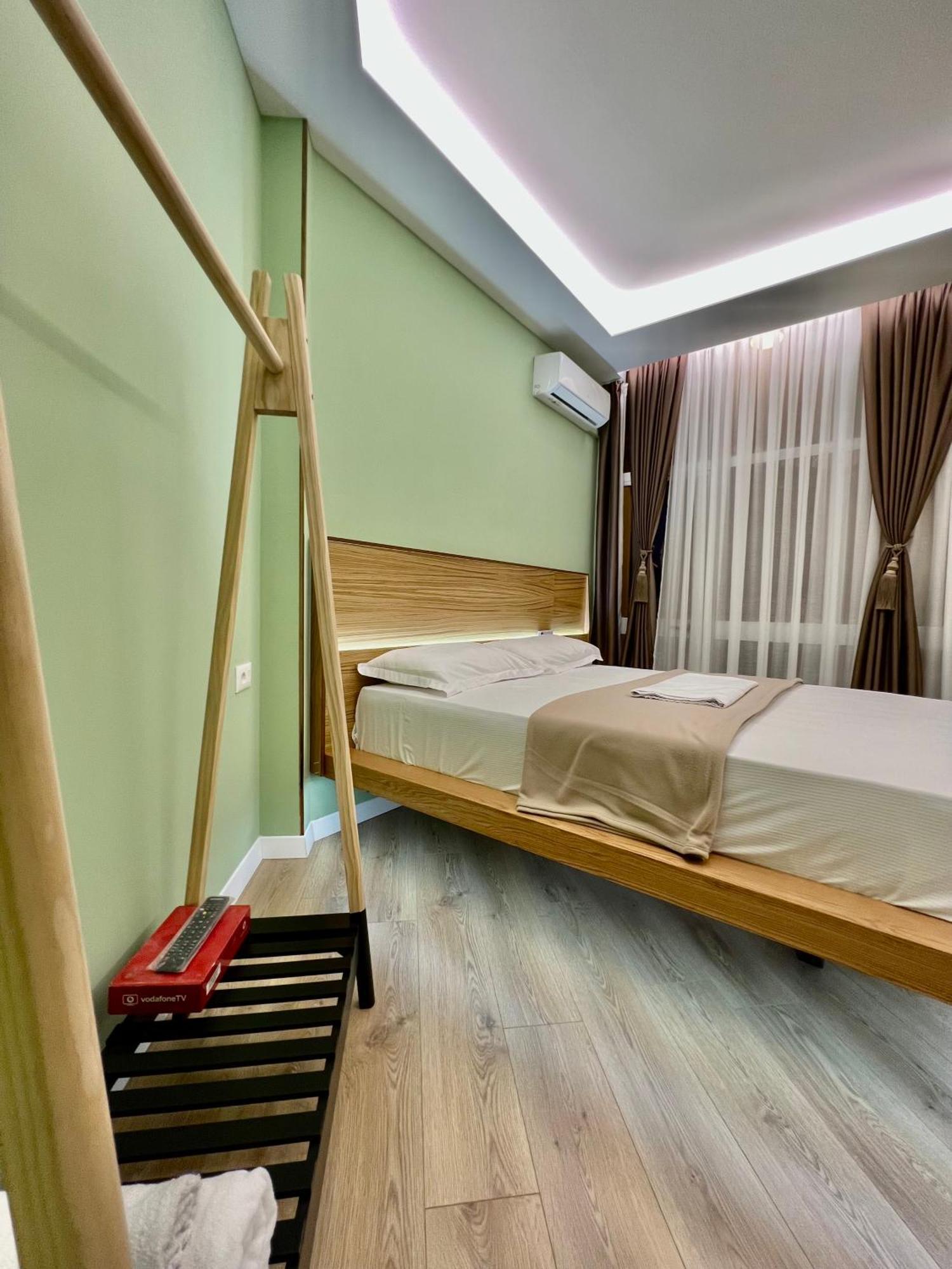 Spiranca Luxury Suites Tiranë Phòng bức ảnh