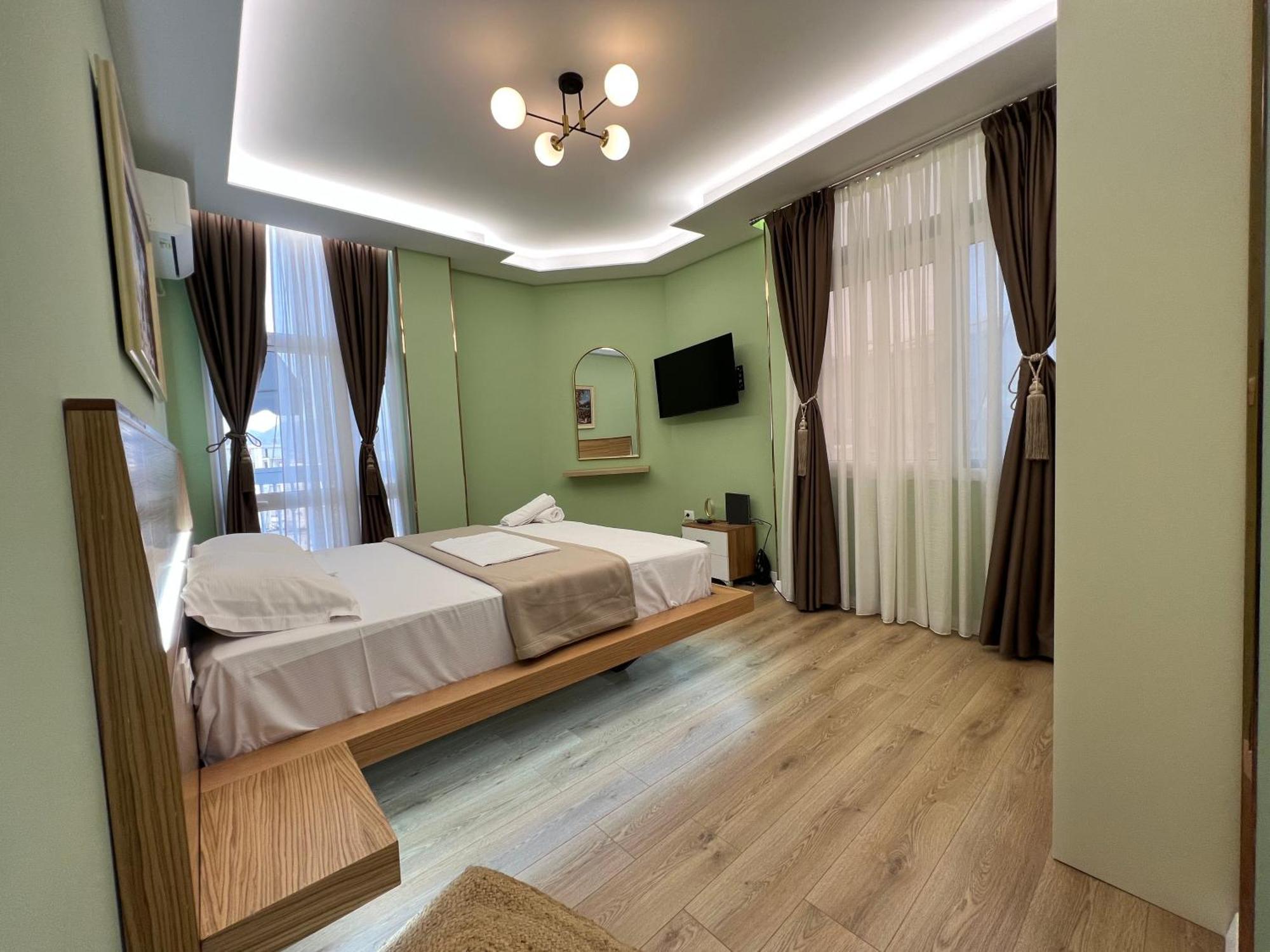 Spiranca Luxury Suites Tiranë Phòng bức ảnh