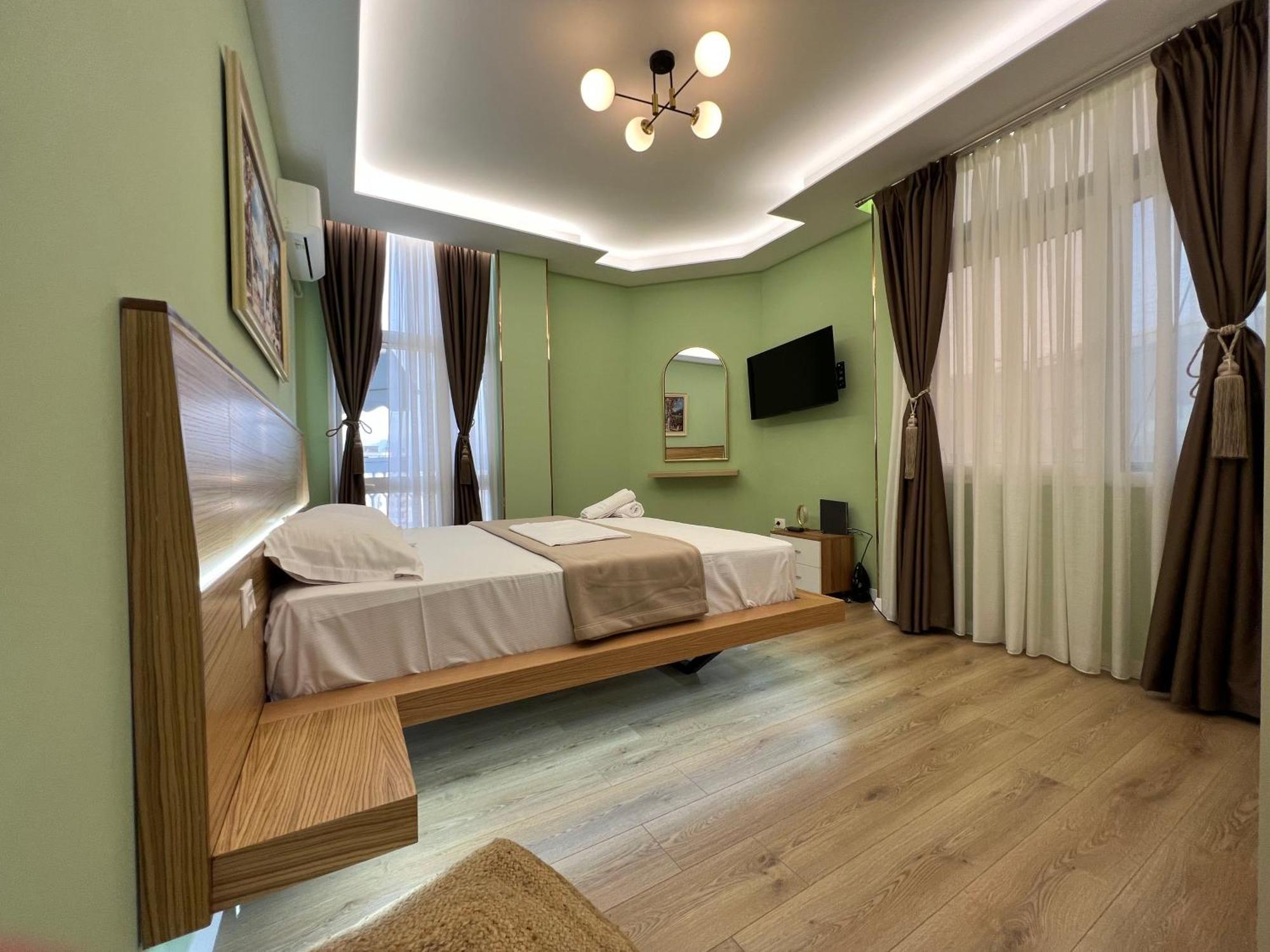 Spiranca Luxury Suites Tiranë Ngoại thất bức ảnh