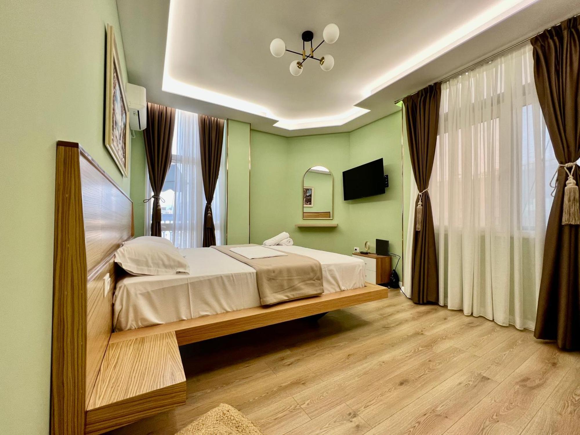 Spiranca Luxury Suites Tiranë Ngoại thất bức ảnh